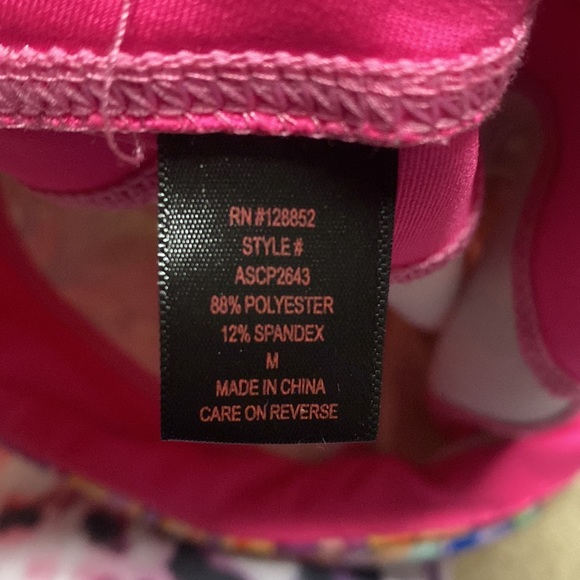 Hot Kiss, size medium leggings in excellent condition - Picture 8 of 8